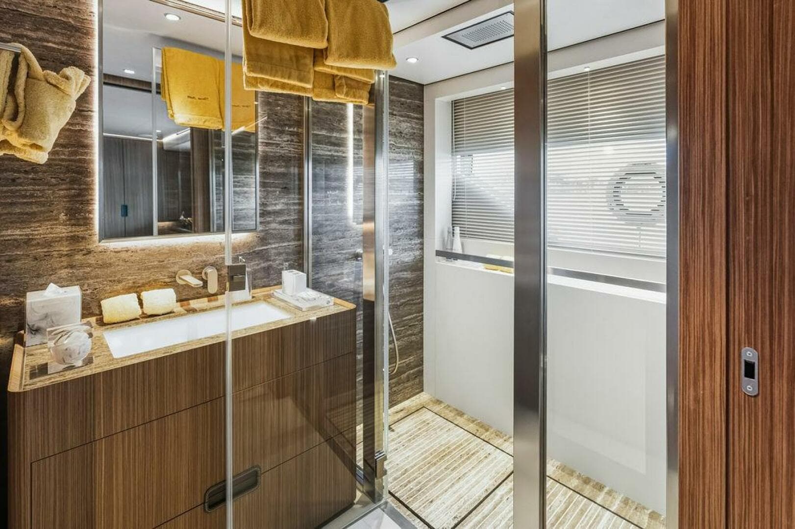 2018 Custom Line 120 — photo 92