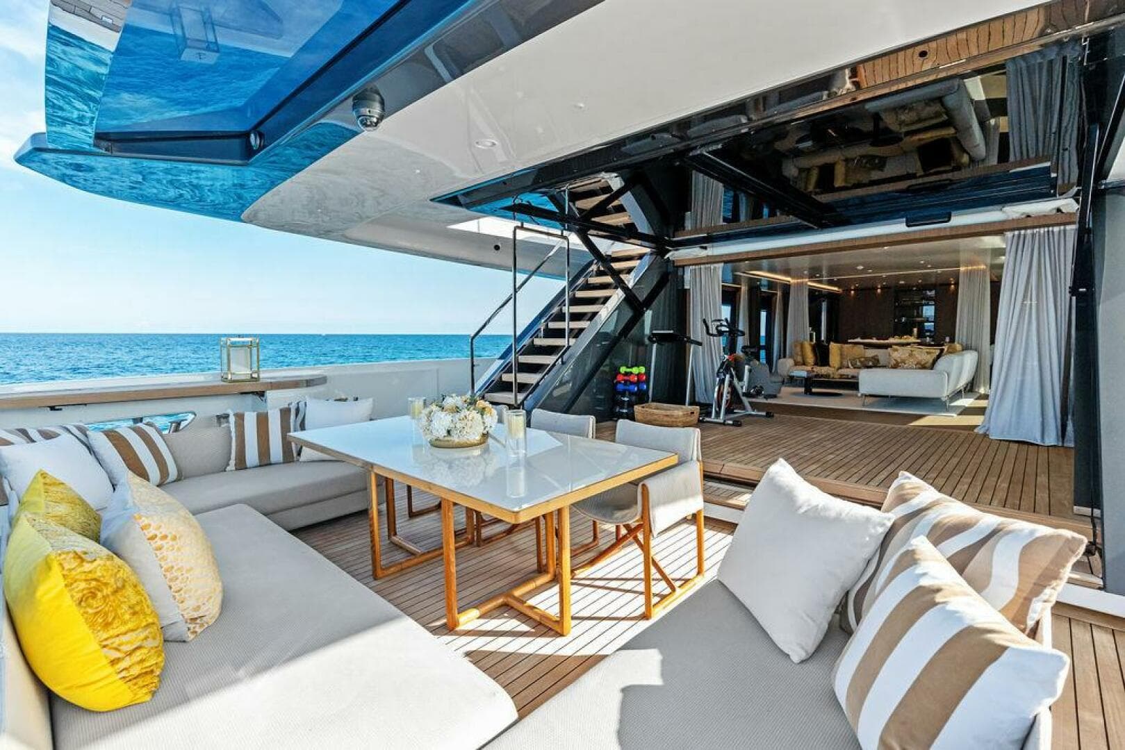 2018 Custom Line 120 — photo 34