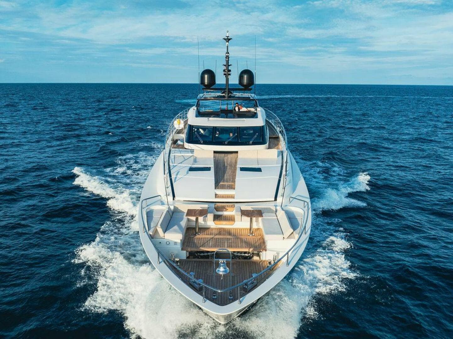 2018 Custom Line 120 — photo 8