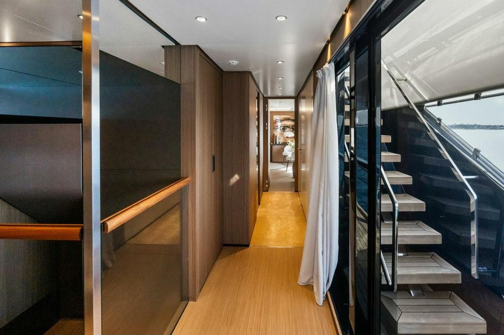 2018 Custom Line 120 — photo 73