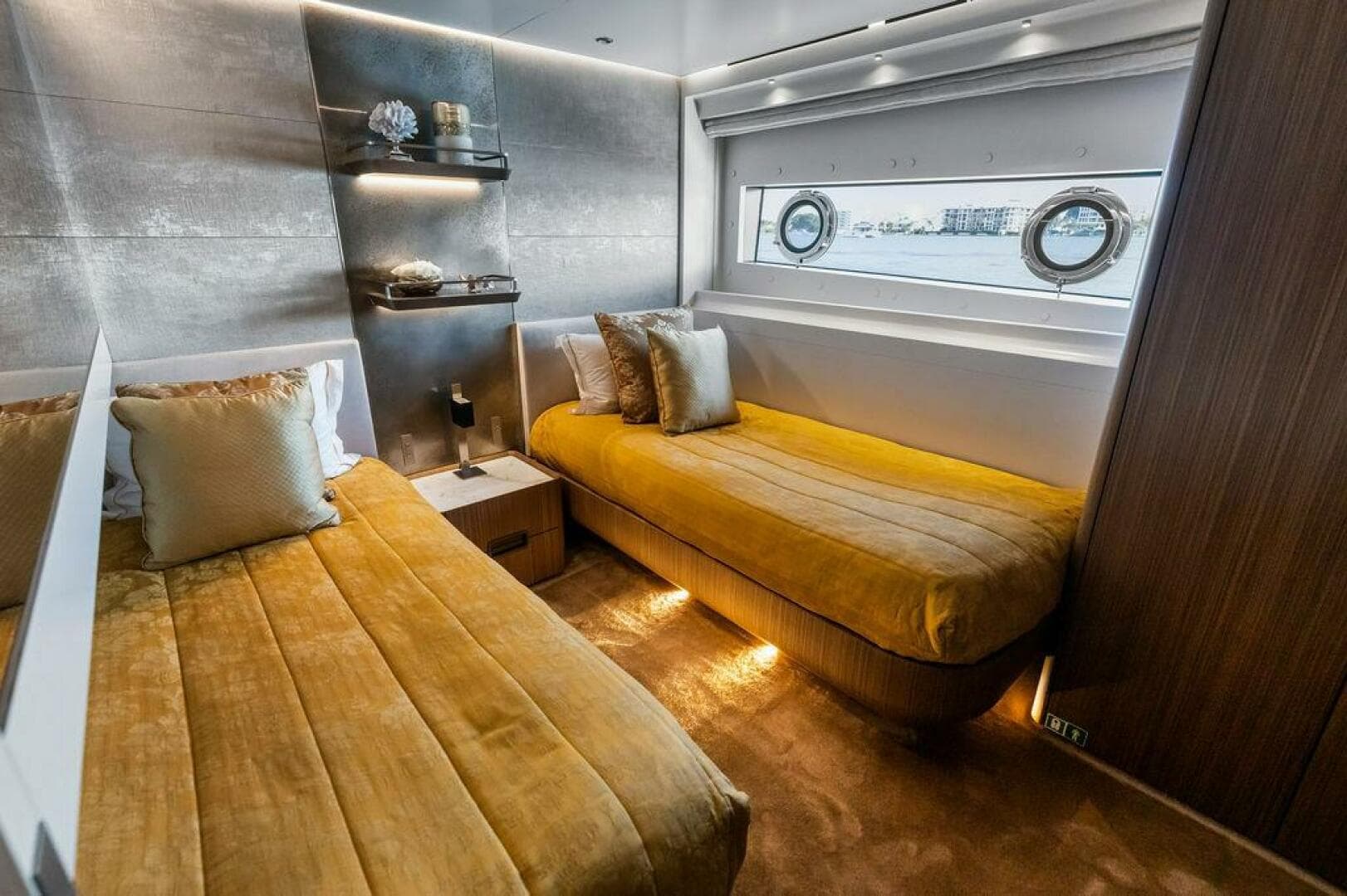 2018 Custom Line 120 — photo 105