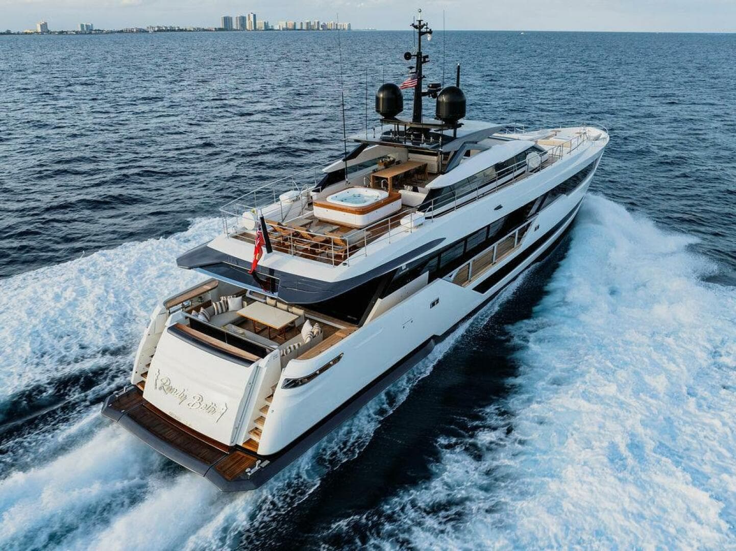 2018 Custom Line 120 — photo 22