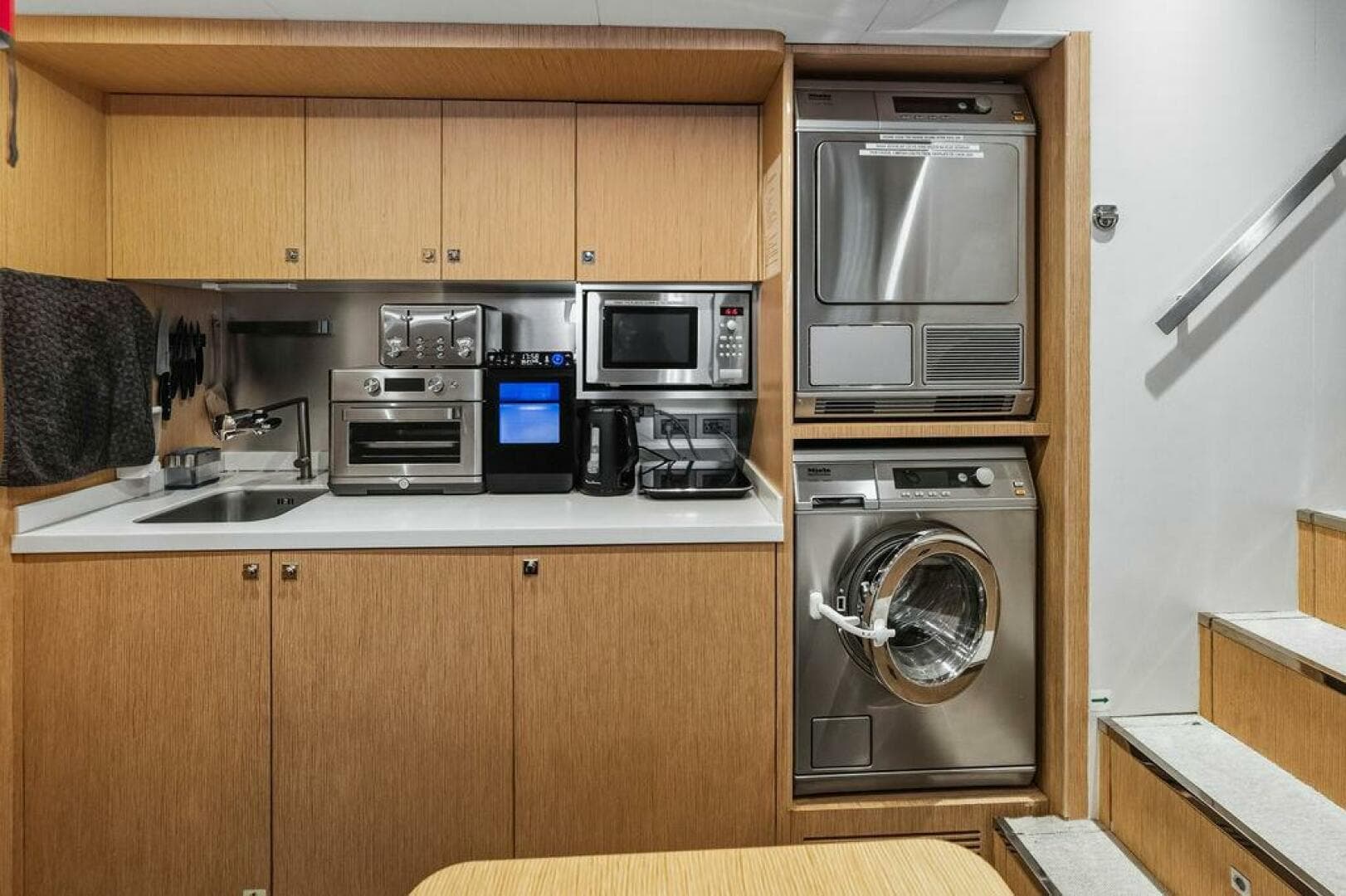 2018 Custom Line 120 — photo 114