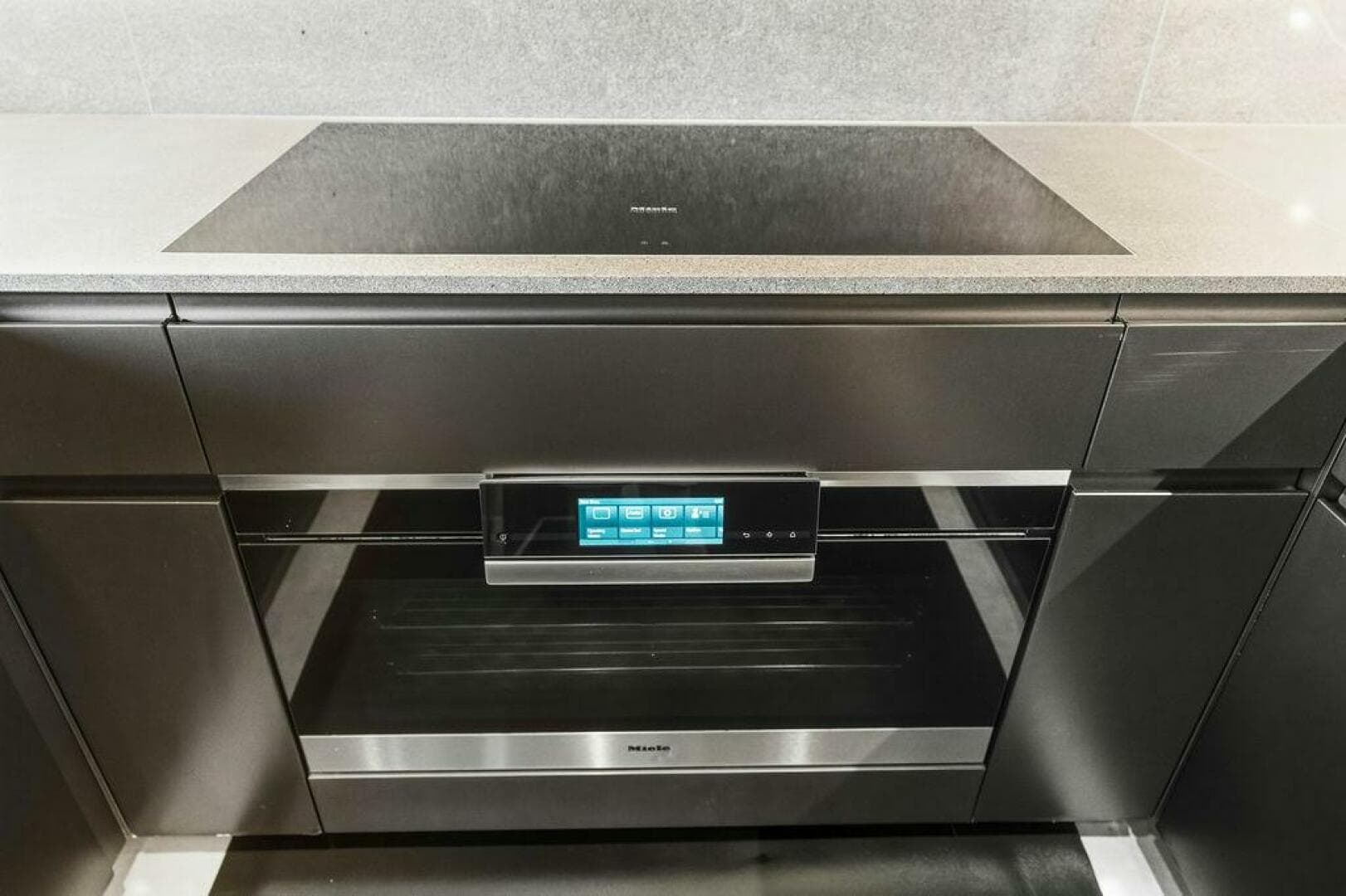 2018 Custom Line 120 — photo 67