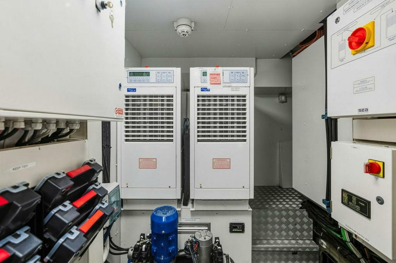 2018 Custom Line 120 — photo 126