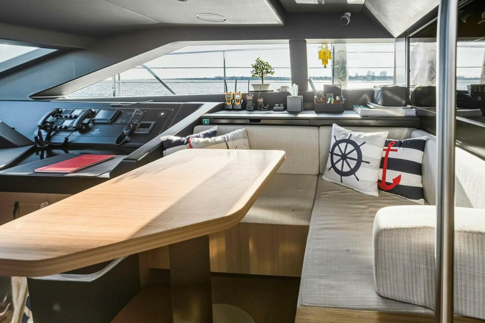 2018 Custom Line 120 — photo 53