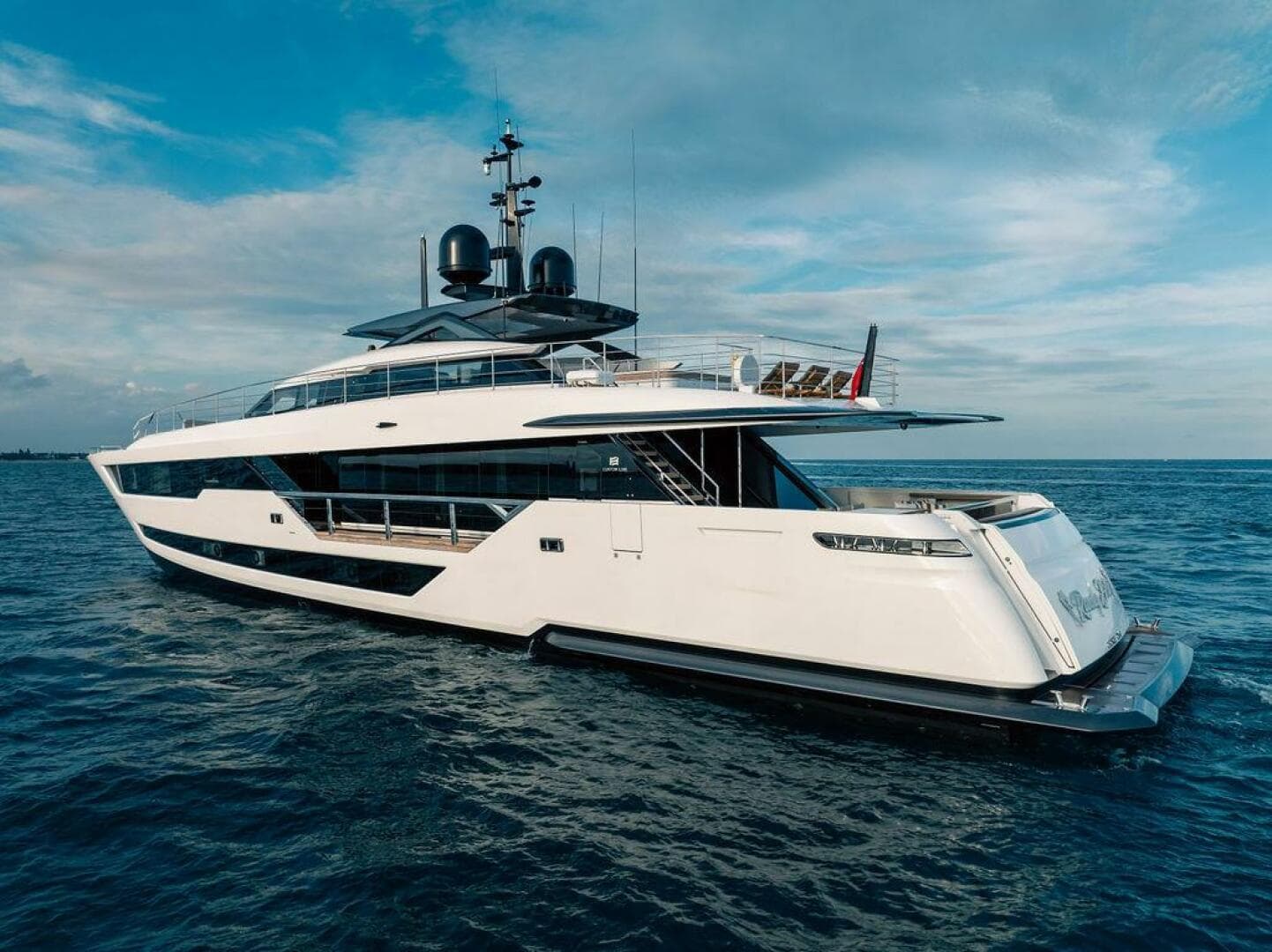 2018 Custom Line 120 — photo 10