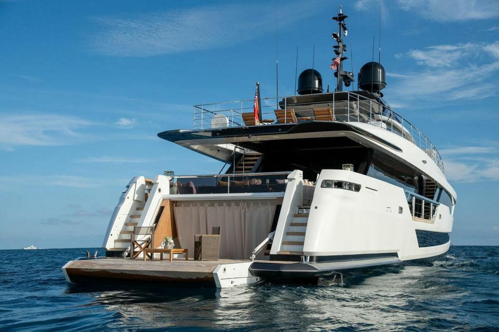 2018 Custom Line 120 — photo 18