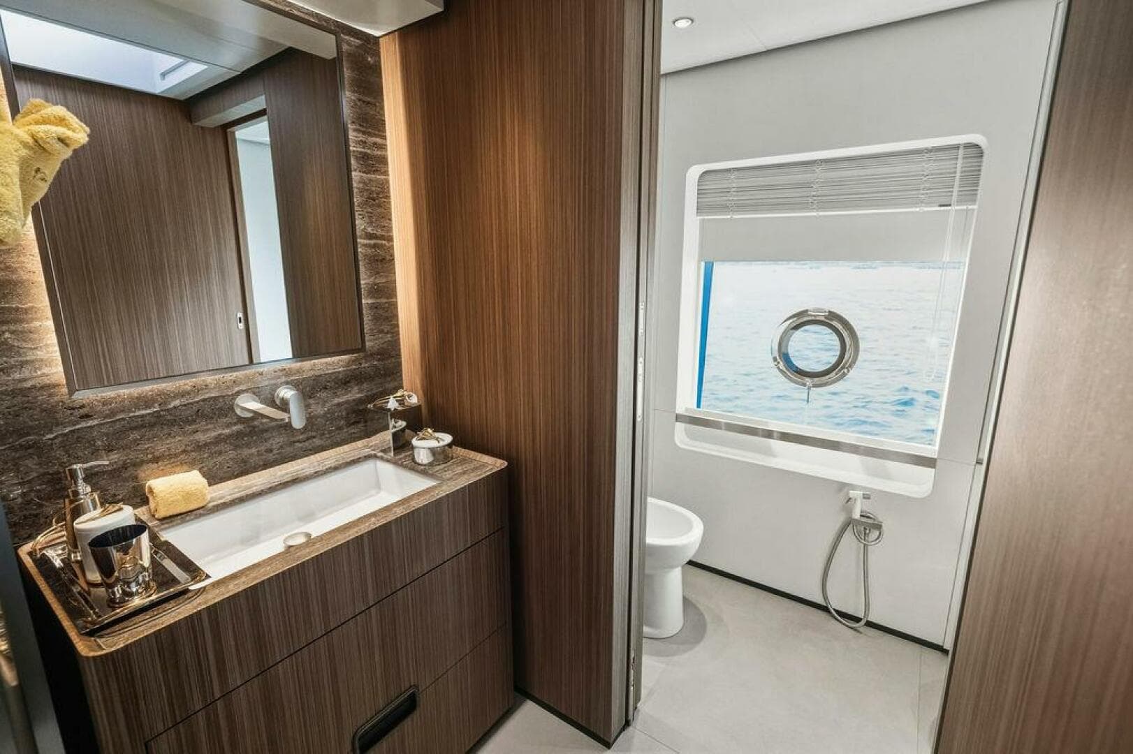 2018 Custom Line 120 — photo 83