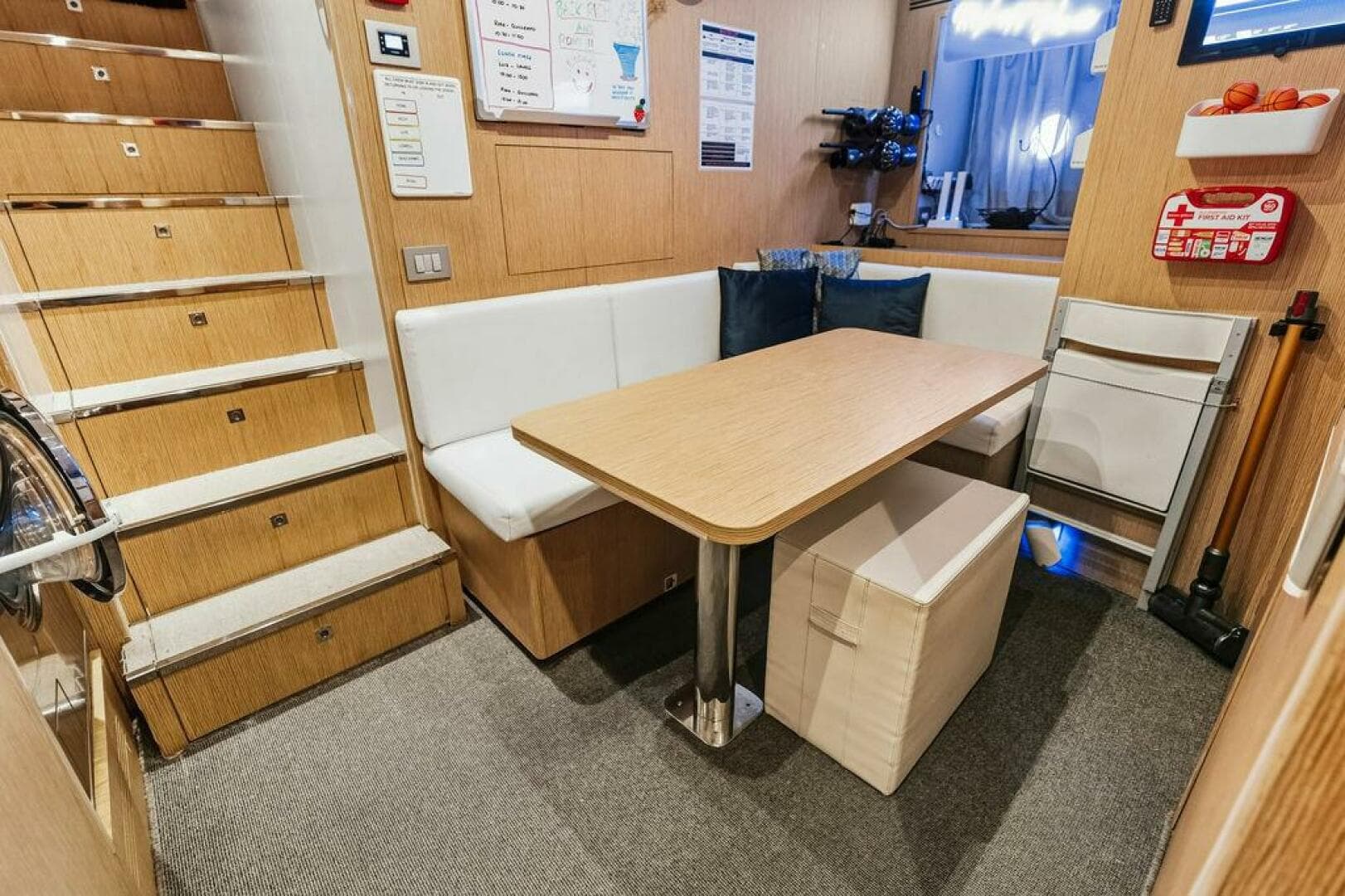 2018 Custom Line 120 — photo 112