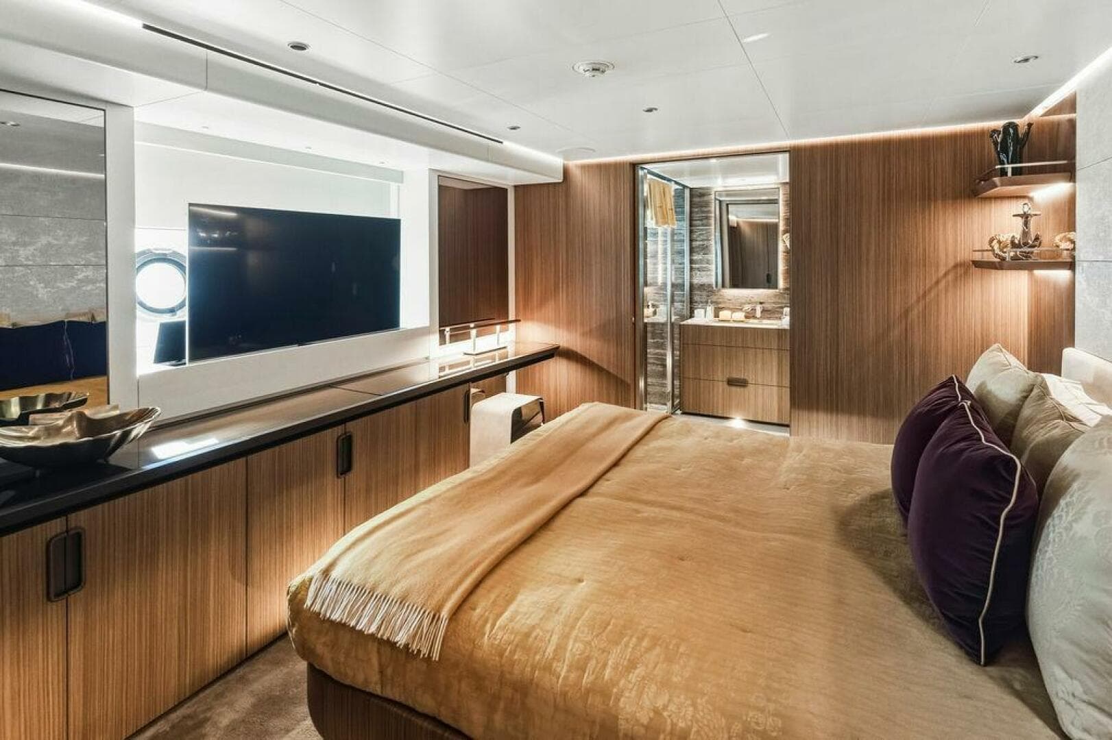 2018 Custom Line 120 — photo 101