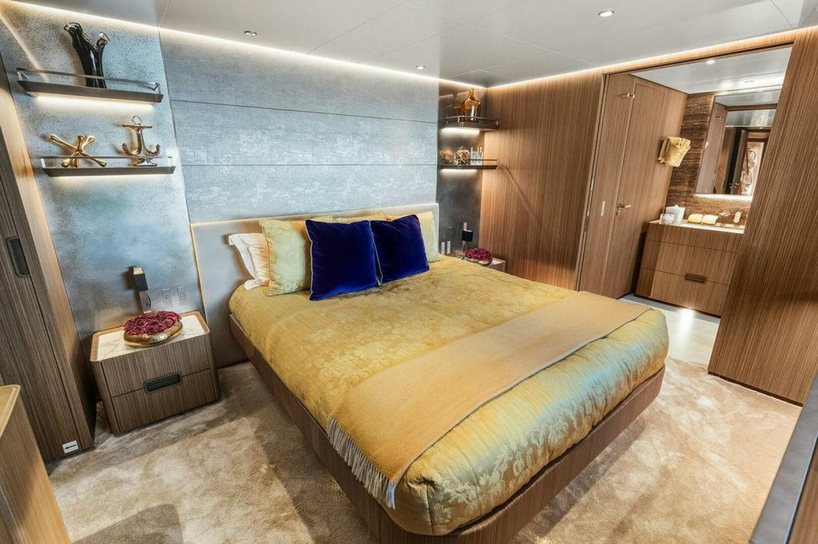 2018 Custom Line 120 — photo 89