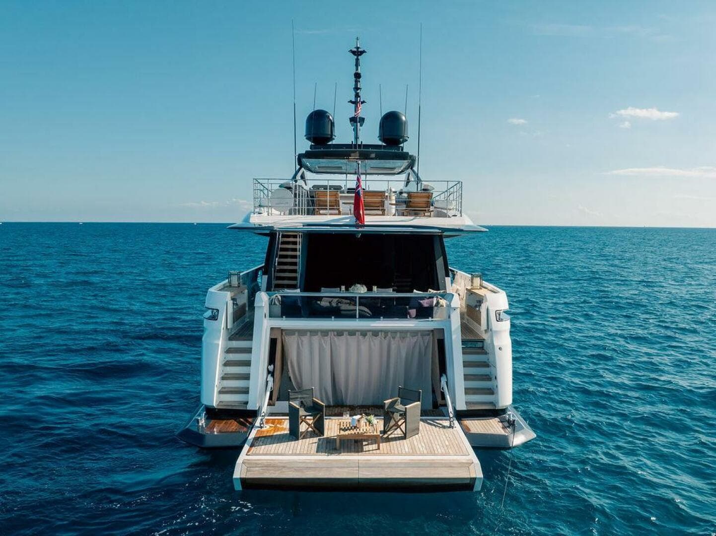 2018 Custom Line 120 — photo 13