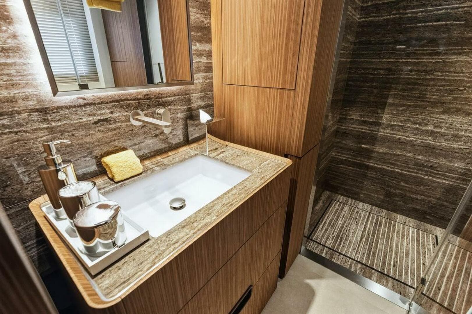 2018 Custom Line 120 — photo 109