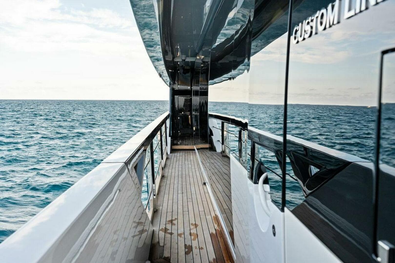 2018 Custom Line 120 — photo 43