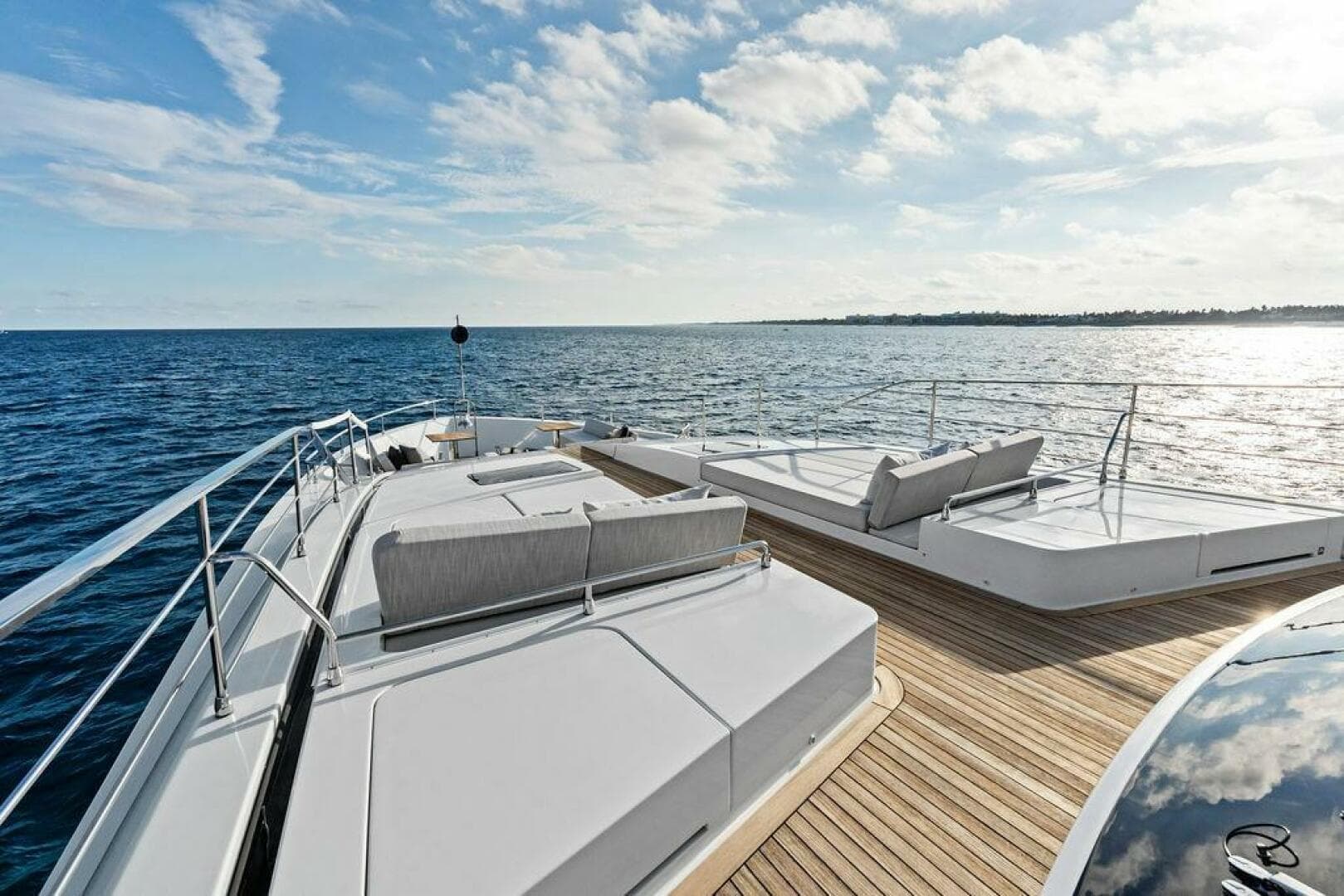 2018 Custom Line 120 — photo 28