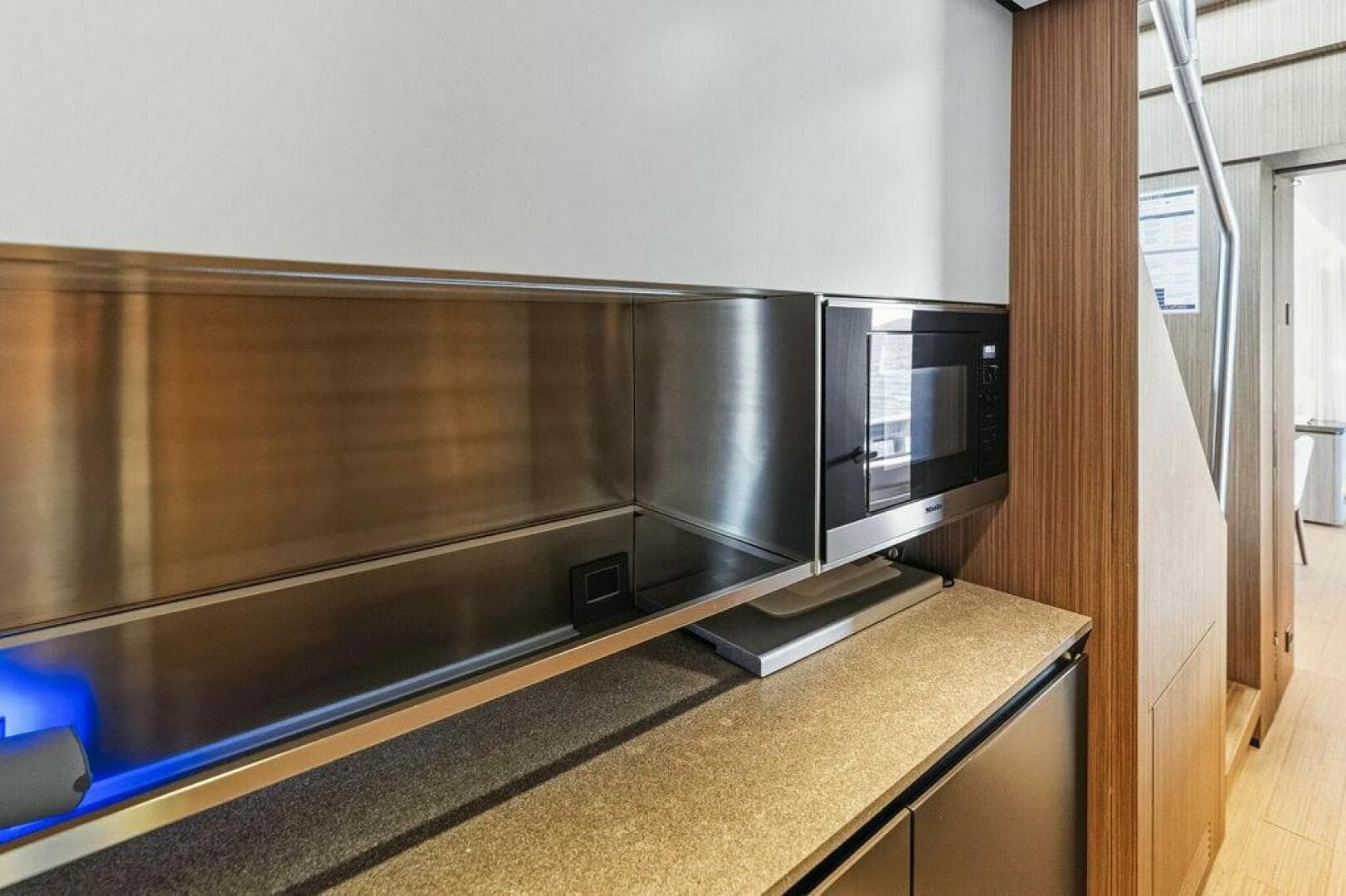 2018 Custom Line 120 — photo 70