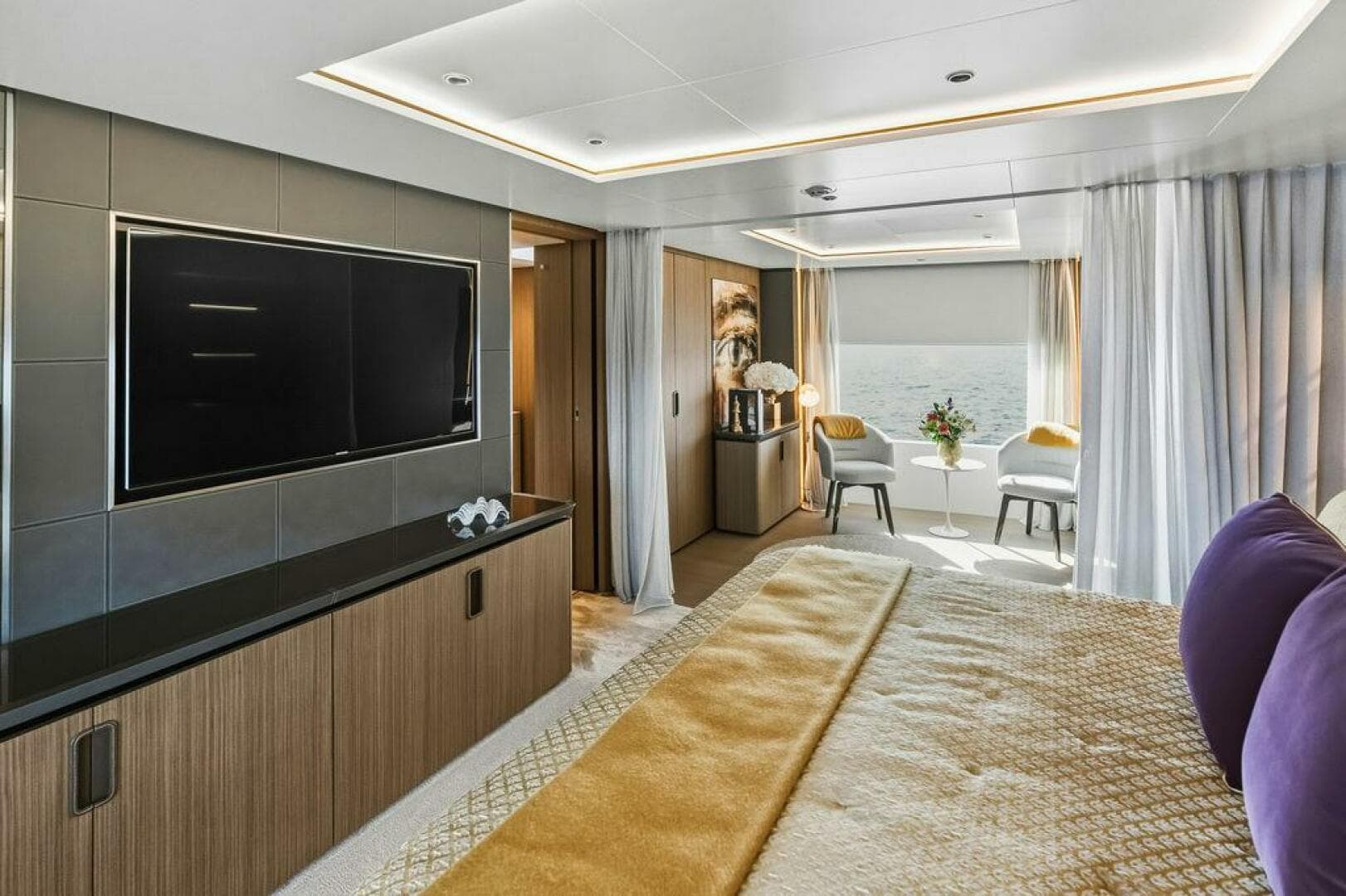 2018 Custom Line 120 — photo 79