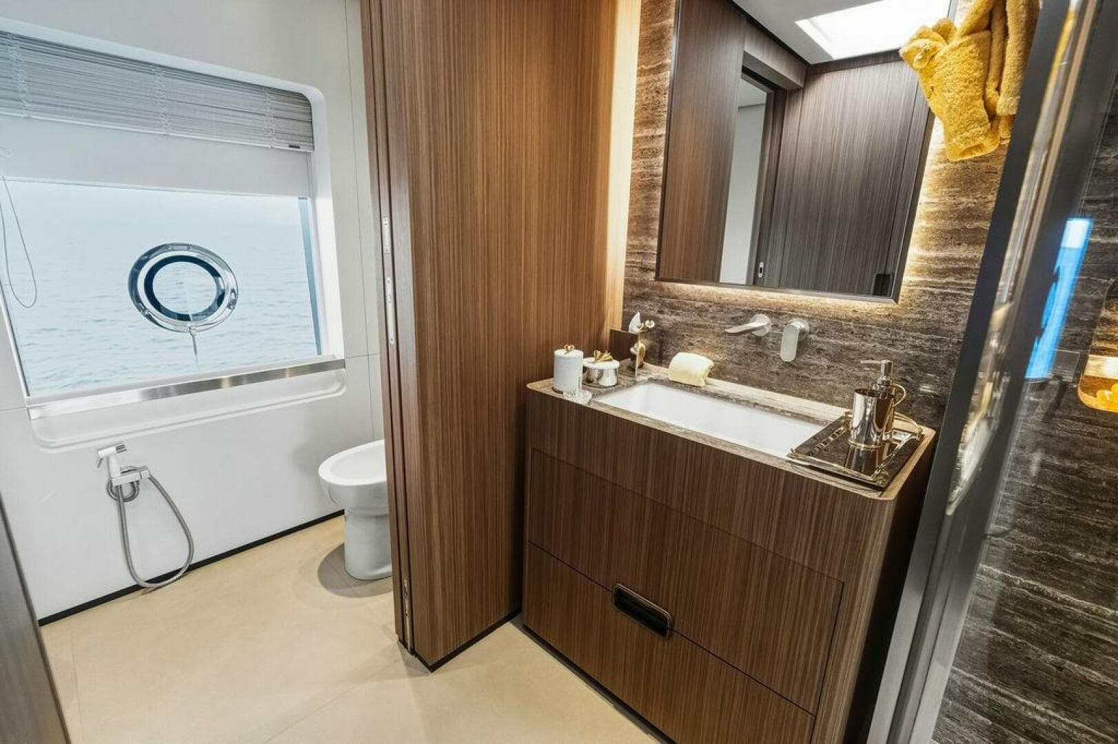 2018 Custom Line 120 — photo 84