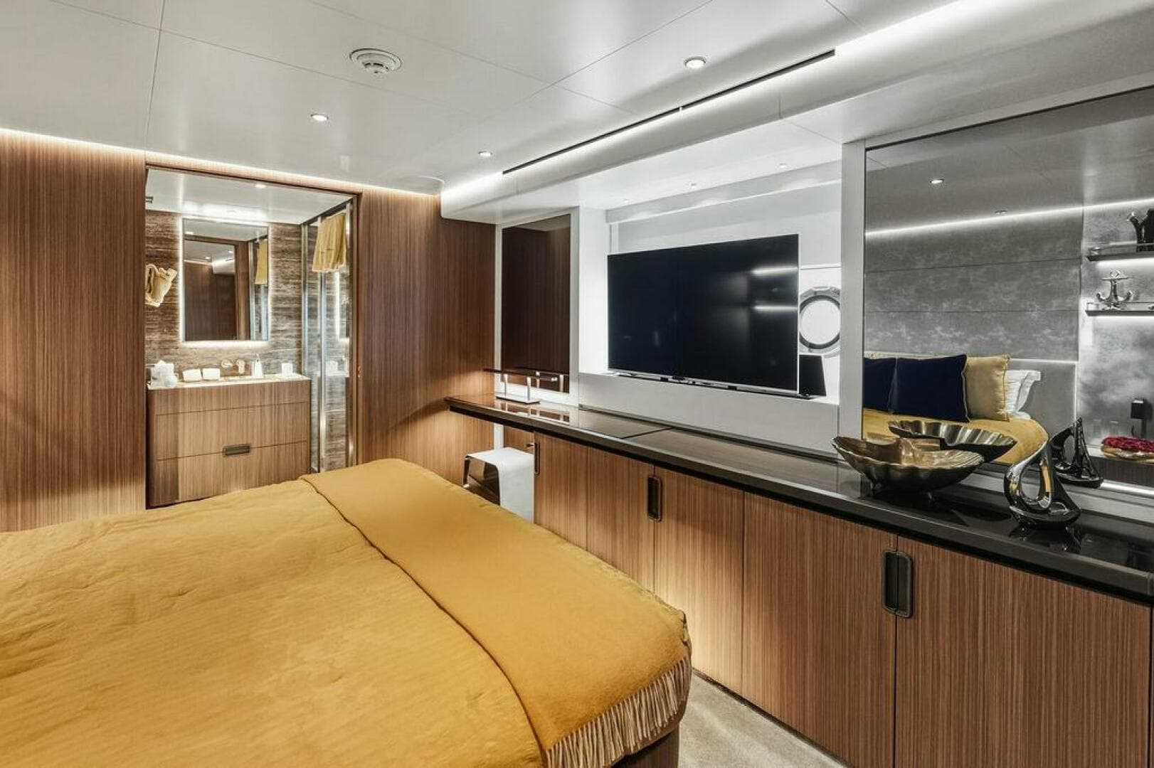 2018 Custom Line 120 — photo 102