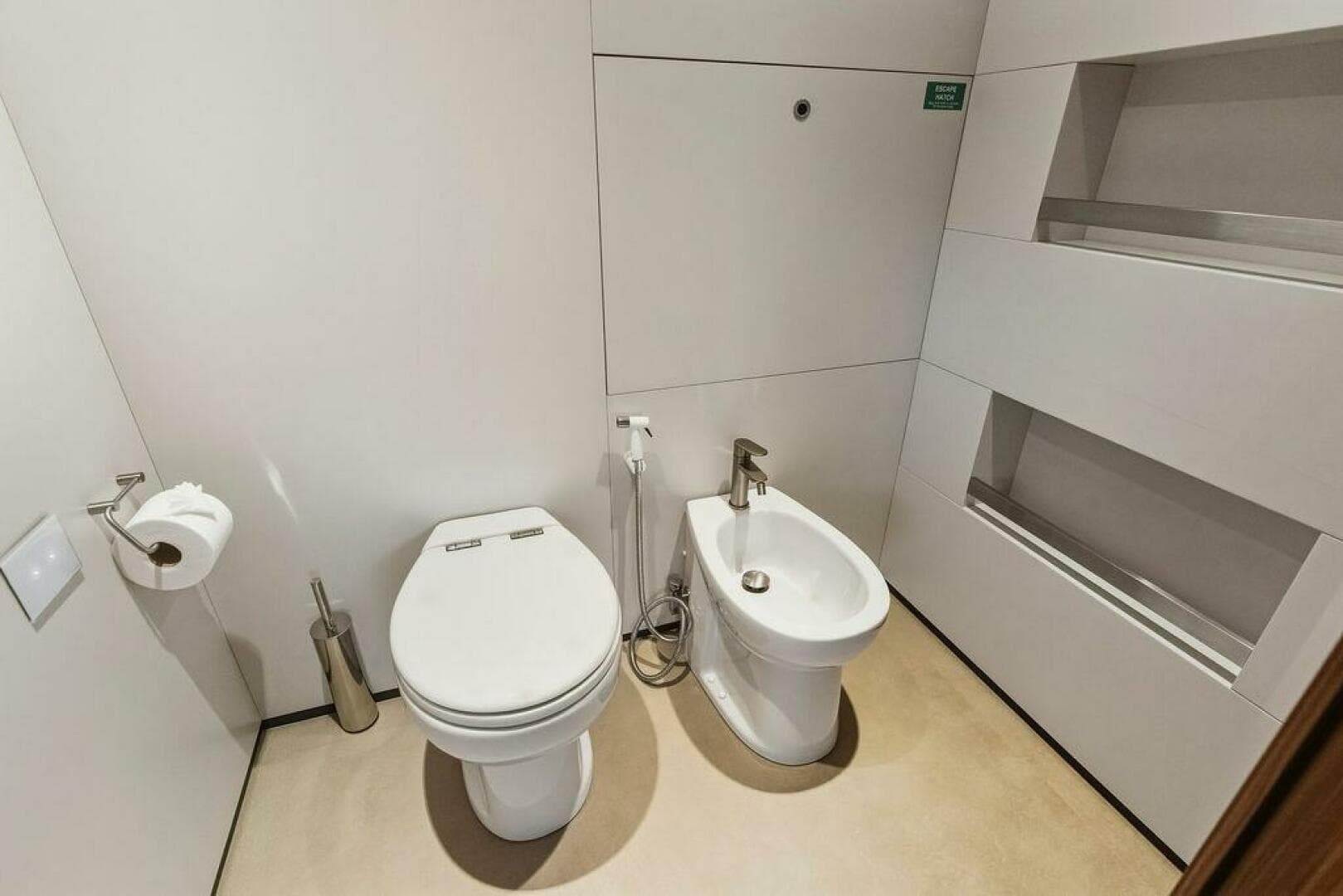 2018 Custom Line 120 — photo 93