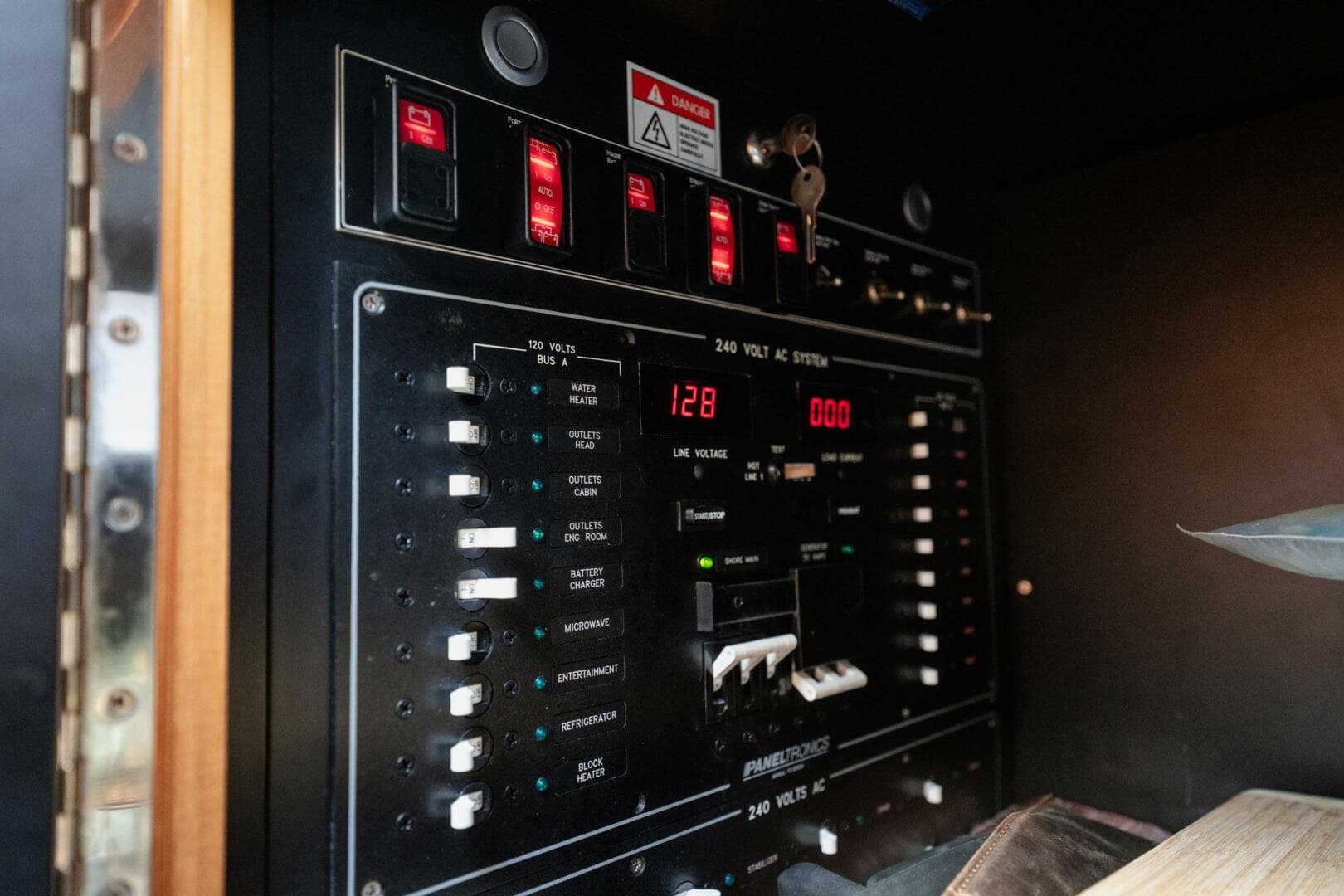 2015 Winter Custom Yachts W-18 — photo 8