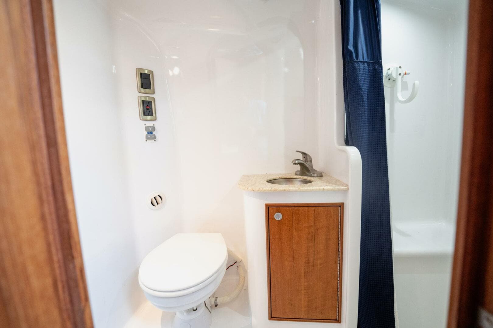 2015 Winter Custom Yachts W-18 — photo 20