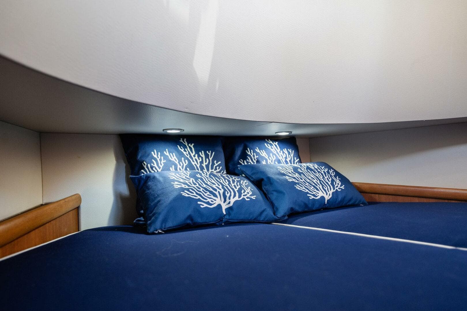 2015 Winter Custom Yachts W-18 — photo 18