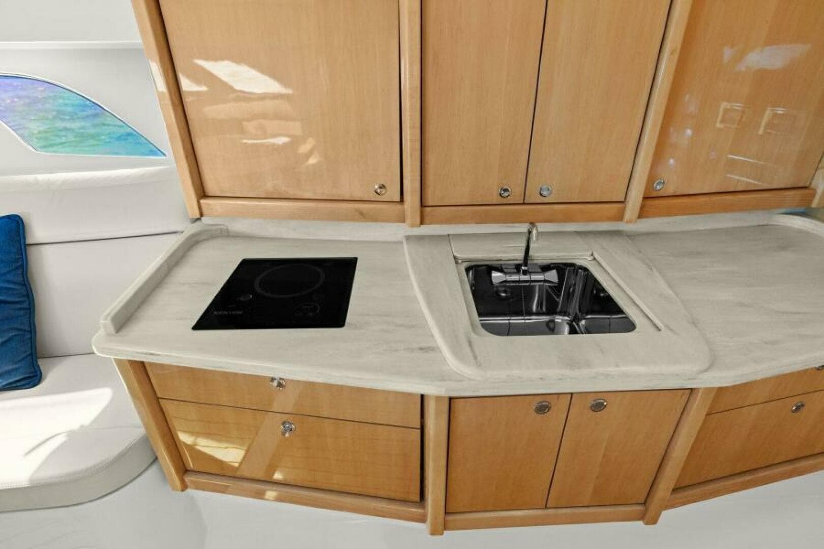 2019 Intrepid 475 Sport Yacht — photo 24