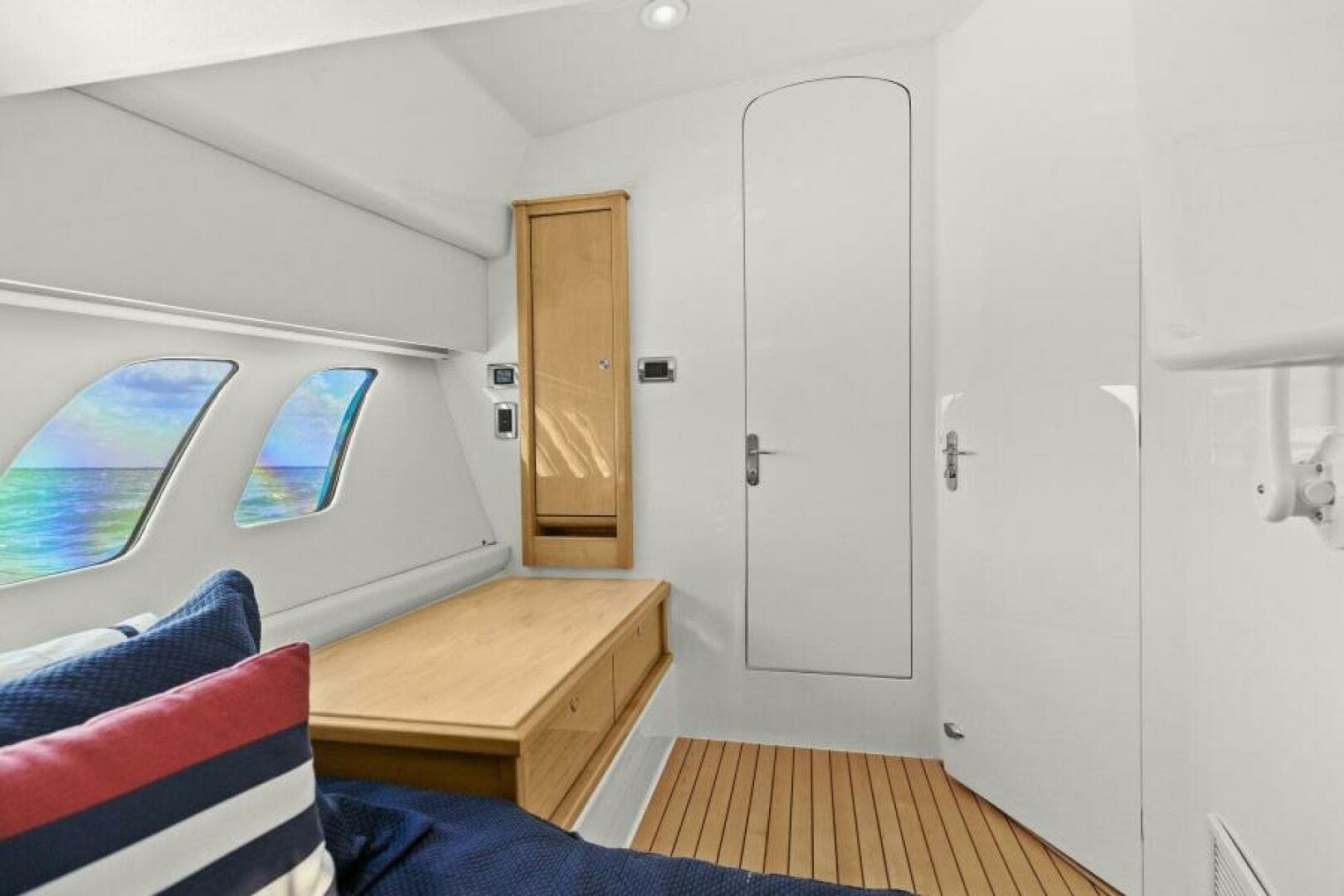 2019 Intrepid 475 Sport Yacht — photo 18