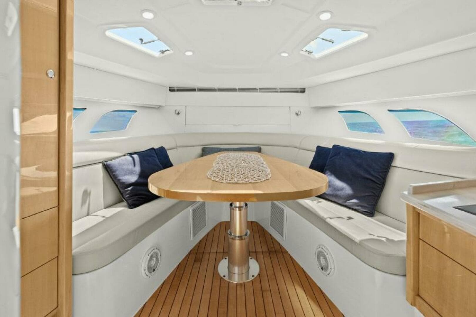 2019 Intrepid 475 Sport Yacht — photo 19