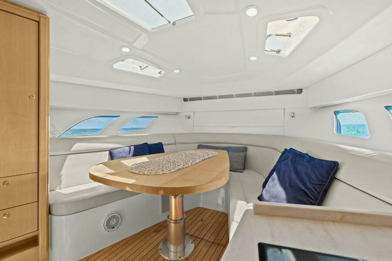 2019 Intrepid 475 Sport Yacht — photo 20