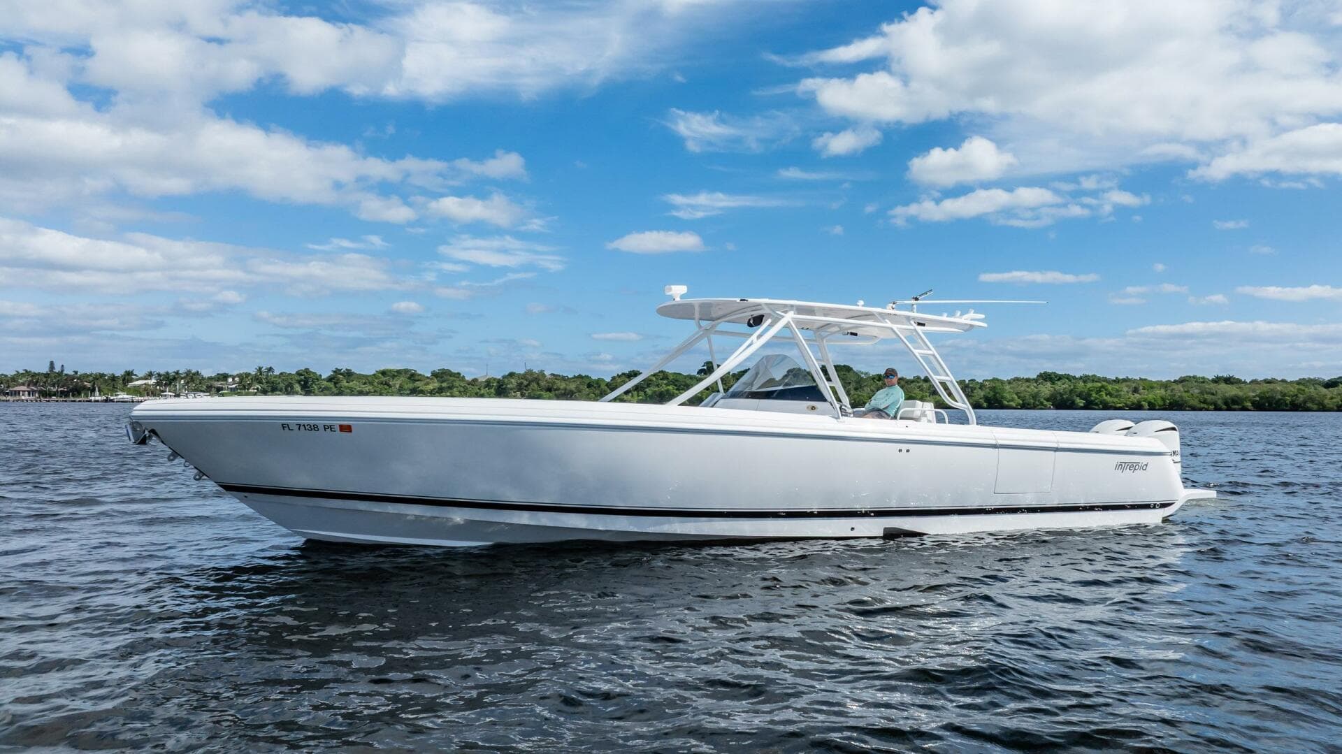 2011 Intrepid 400 Open — photo 2