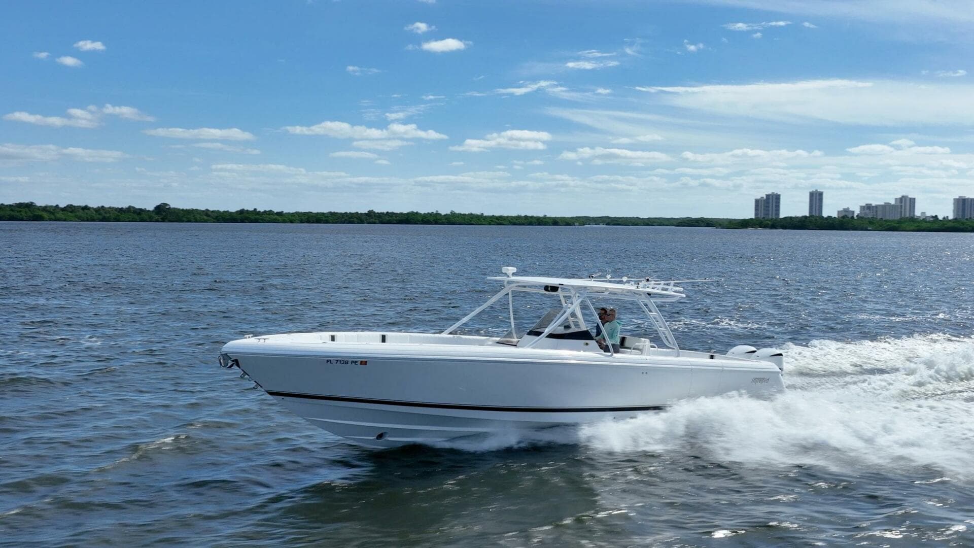 2011 Intrepid 400 Open — photo 15