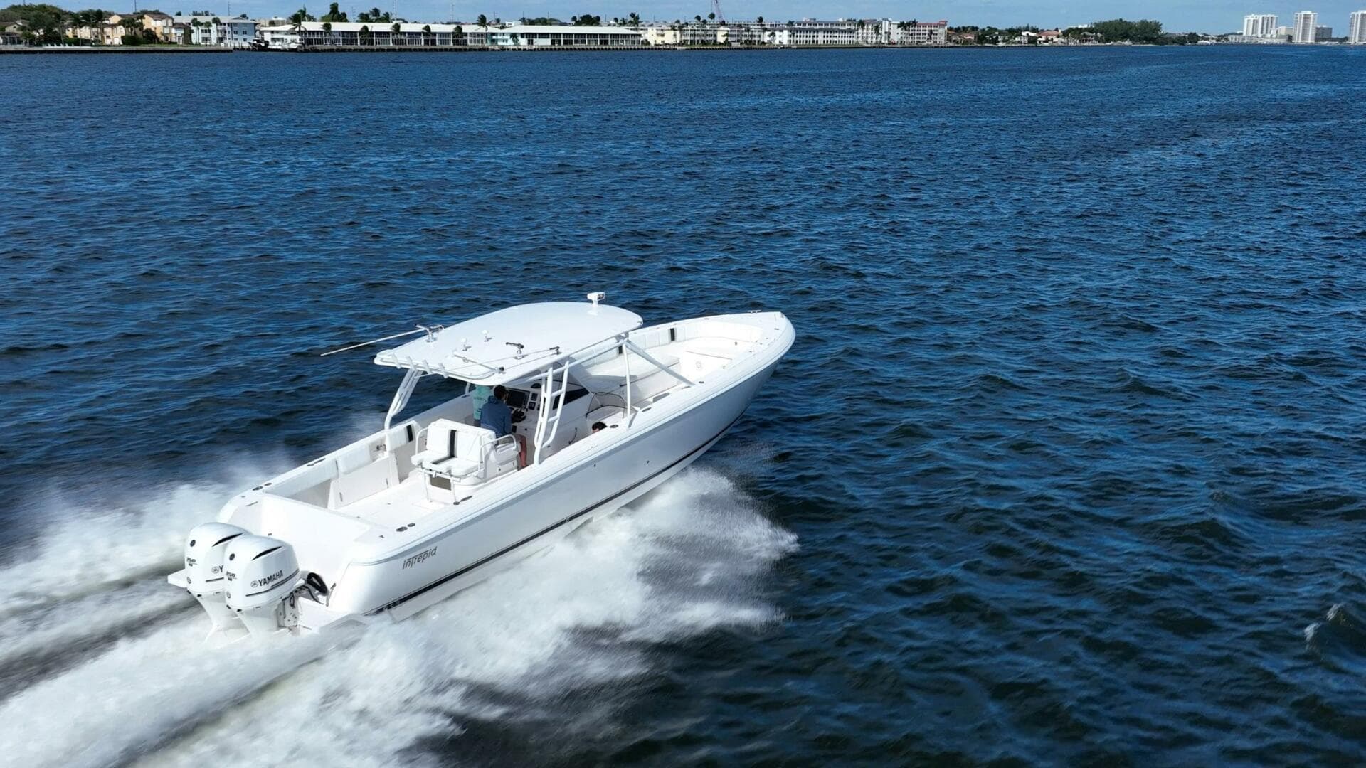 2011 Intrepid 400 Open — photo 12