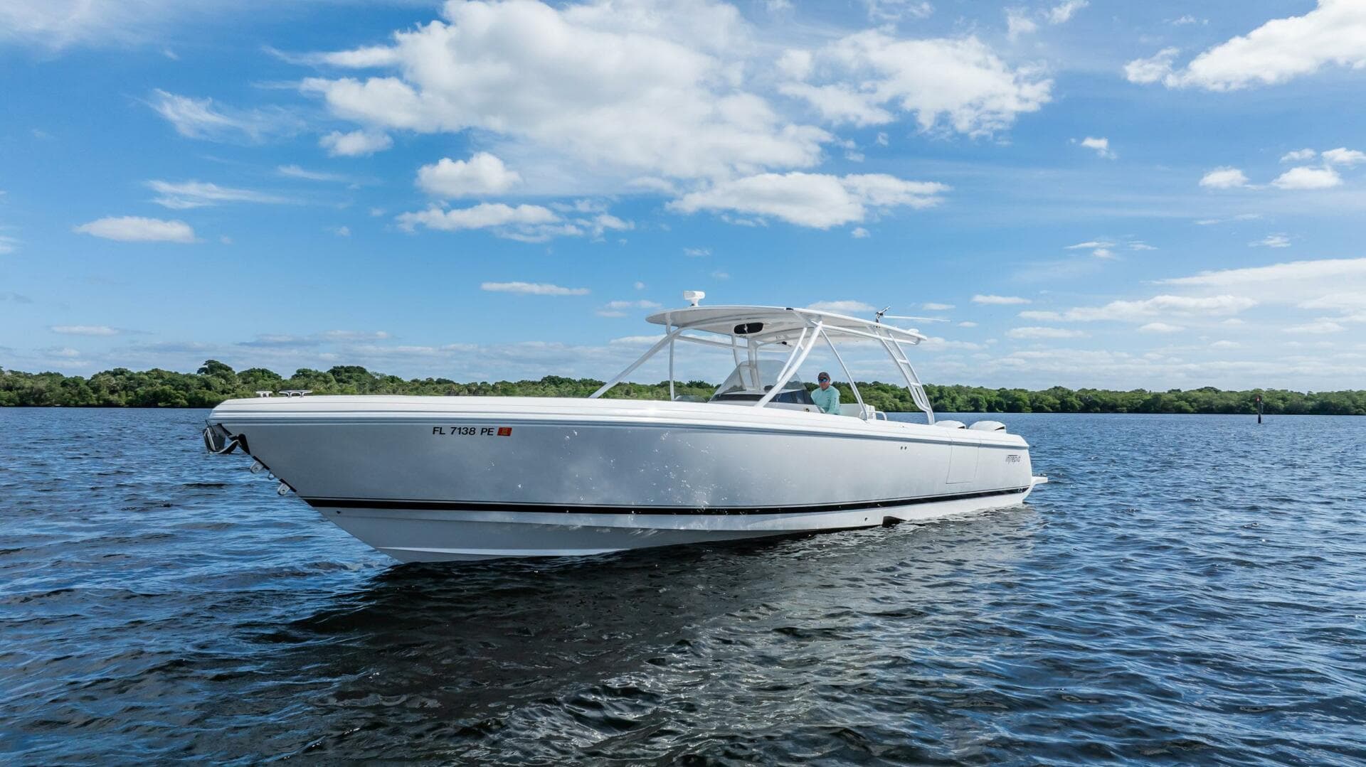 2011 Intrepid 400 Open — photo 3