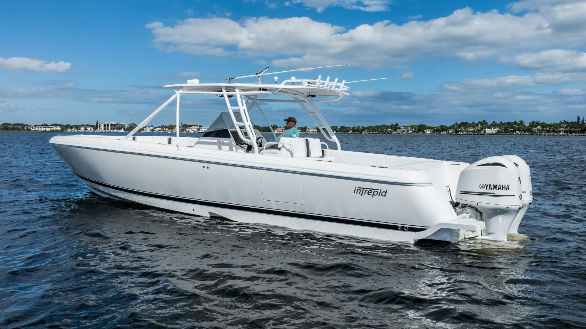 2011 Intrepid 400 Open — photo 4