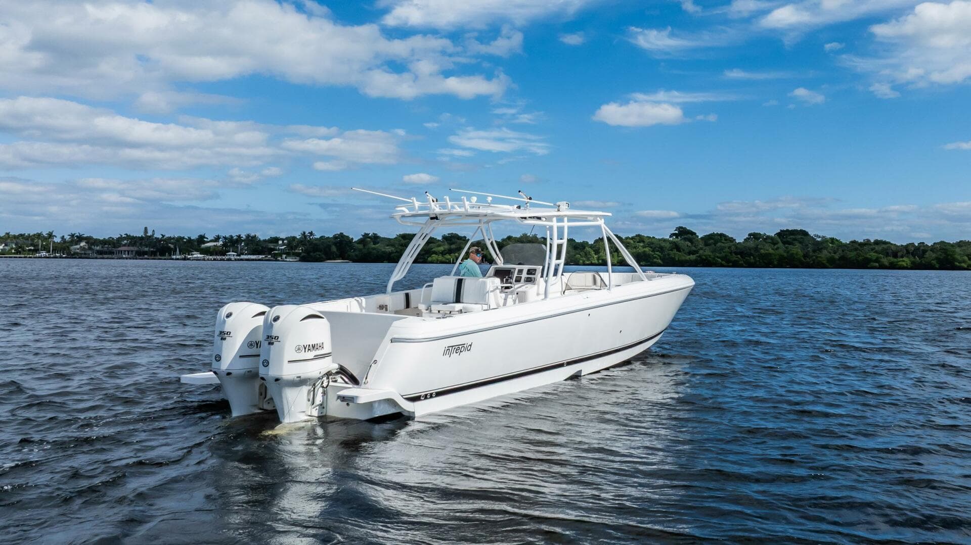 2011 Intrepid 400 Open — photo 8