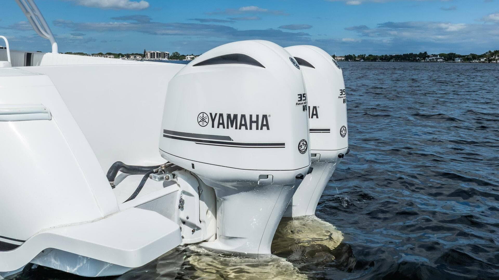 2011 Intrepid 400 Open — photo 9