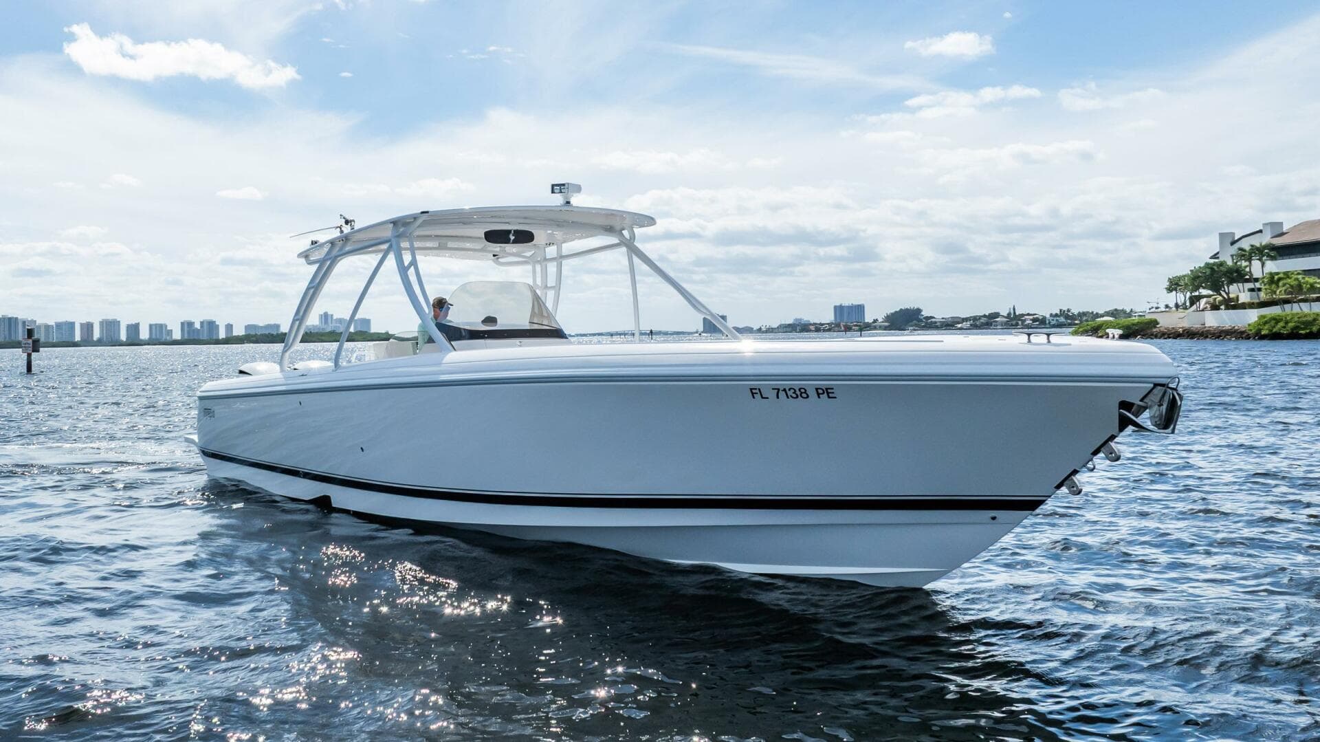 2011 Intrepid 400 Open — photo 5