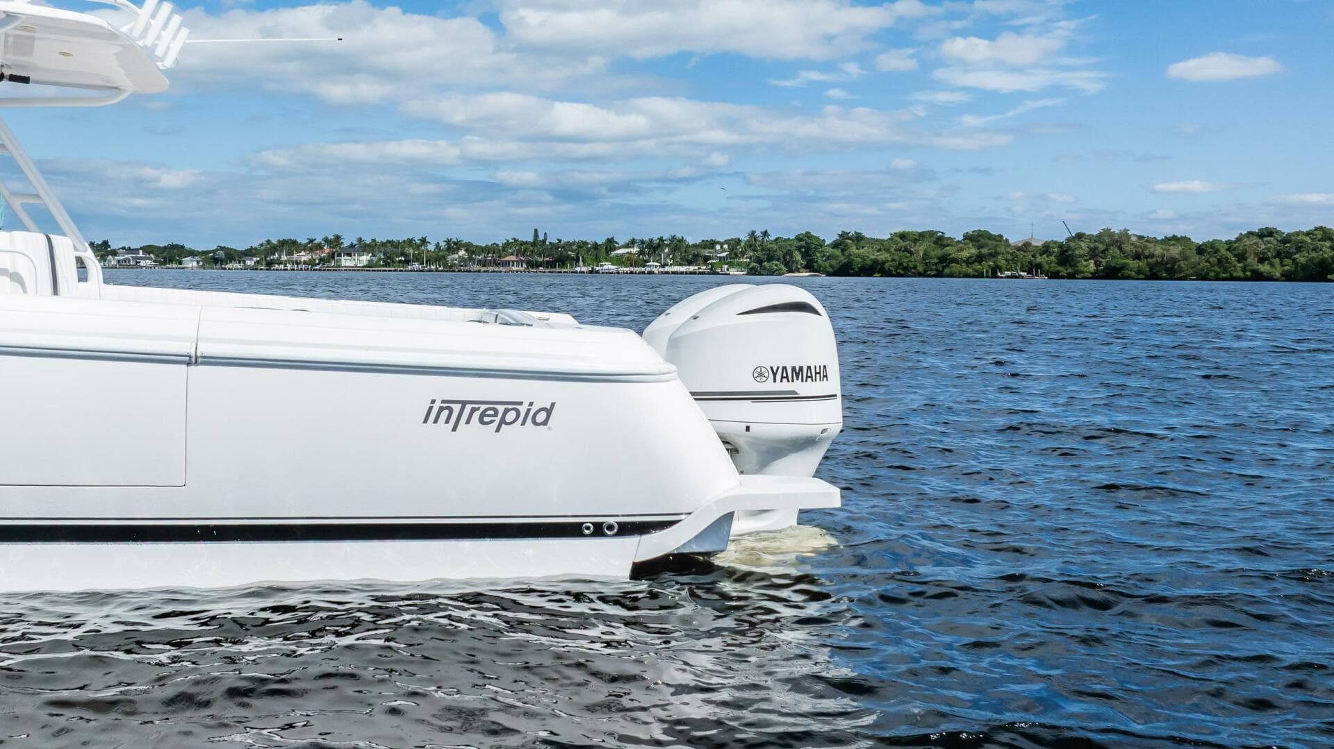 2011 Intrepid 400 Open — photo 16