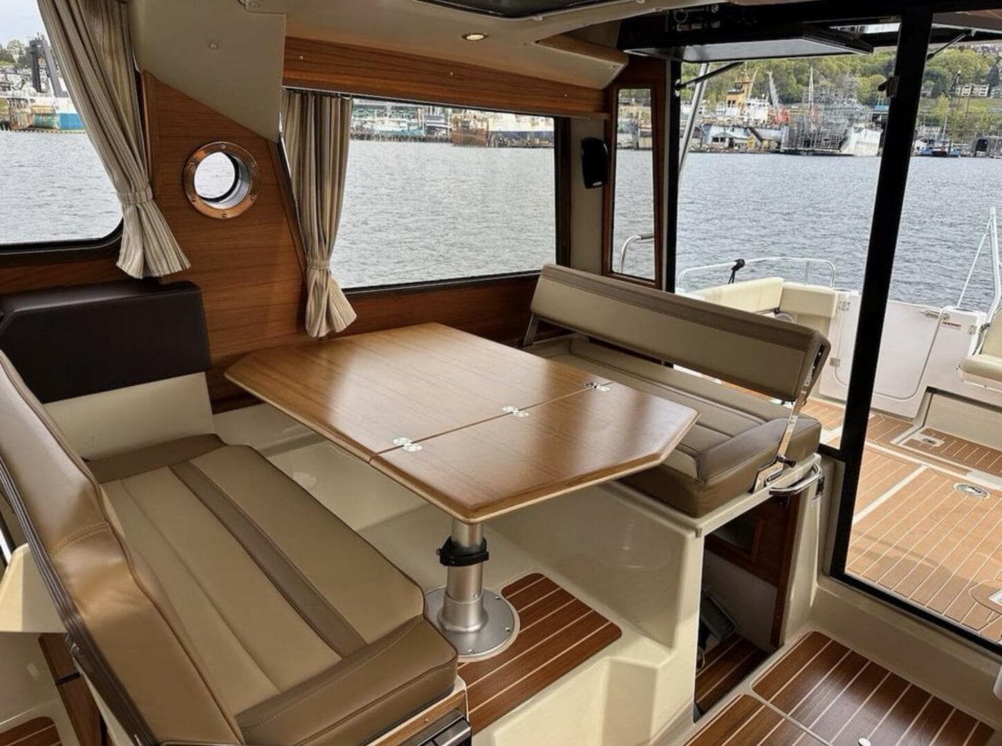 2021 Ranger Tugs R-29 S — photo 17