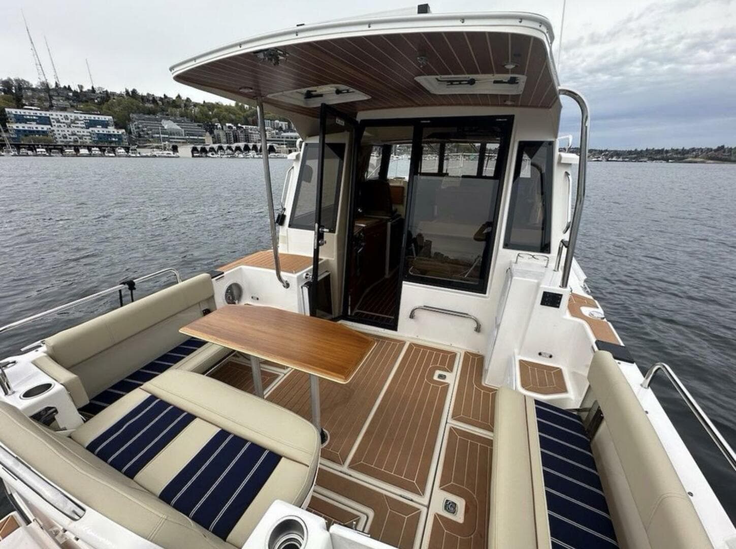 2021 Ranger Tugs R-29 S — photo 8