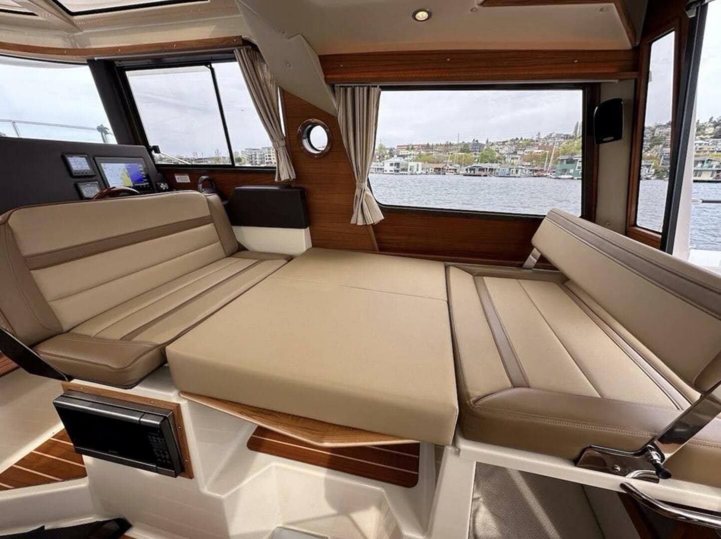 2021 Ranger Tugs R-29 S — photo 18