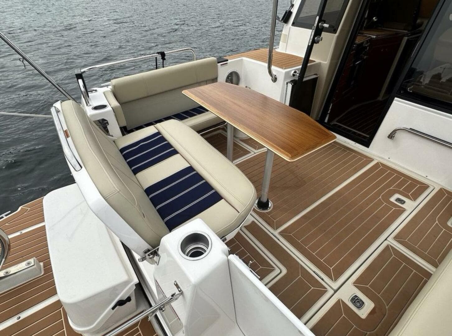 2021 Ranger Tugs R-29 S — photo 9