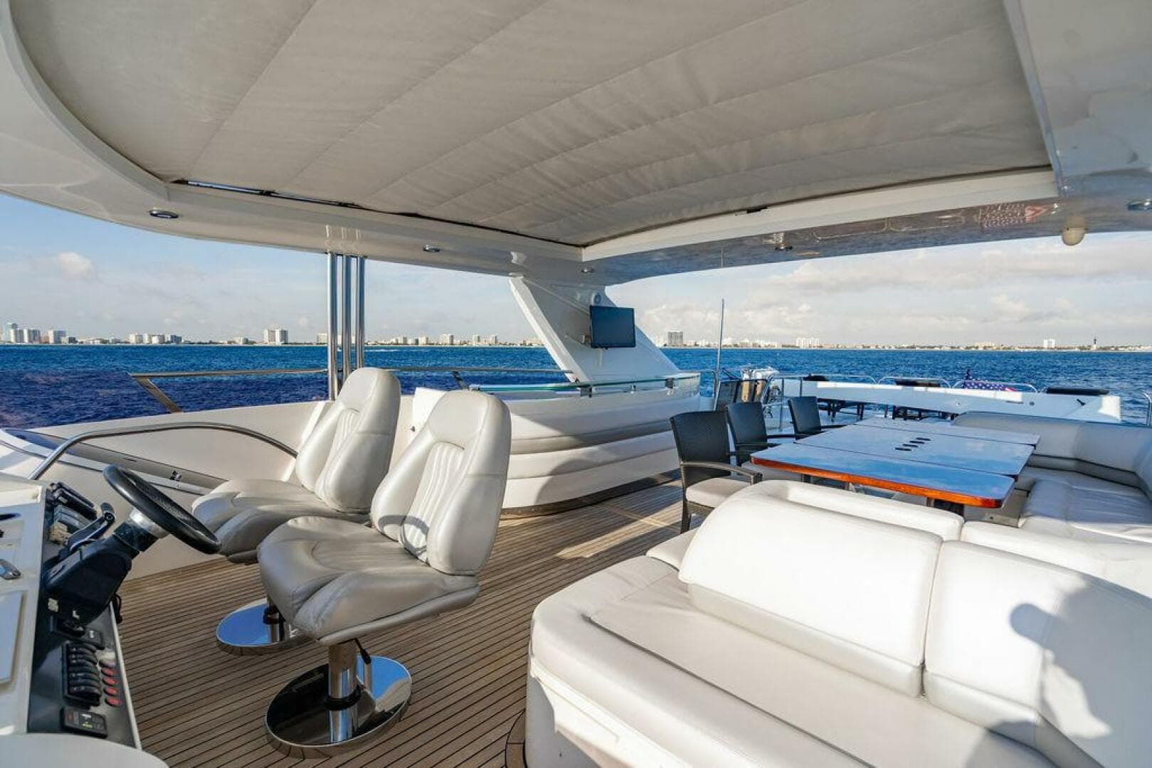 2010 Princess 95 M/y — photo 37