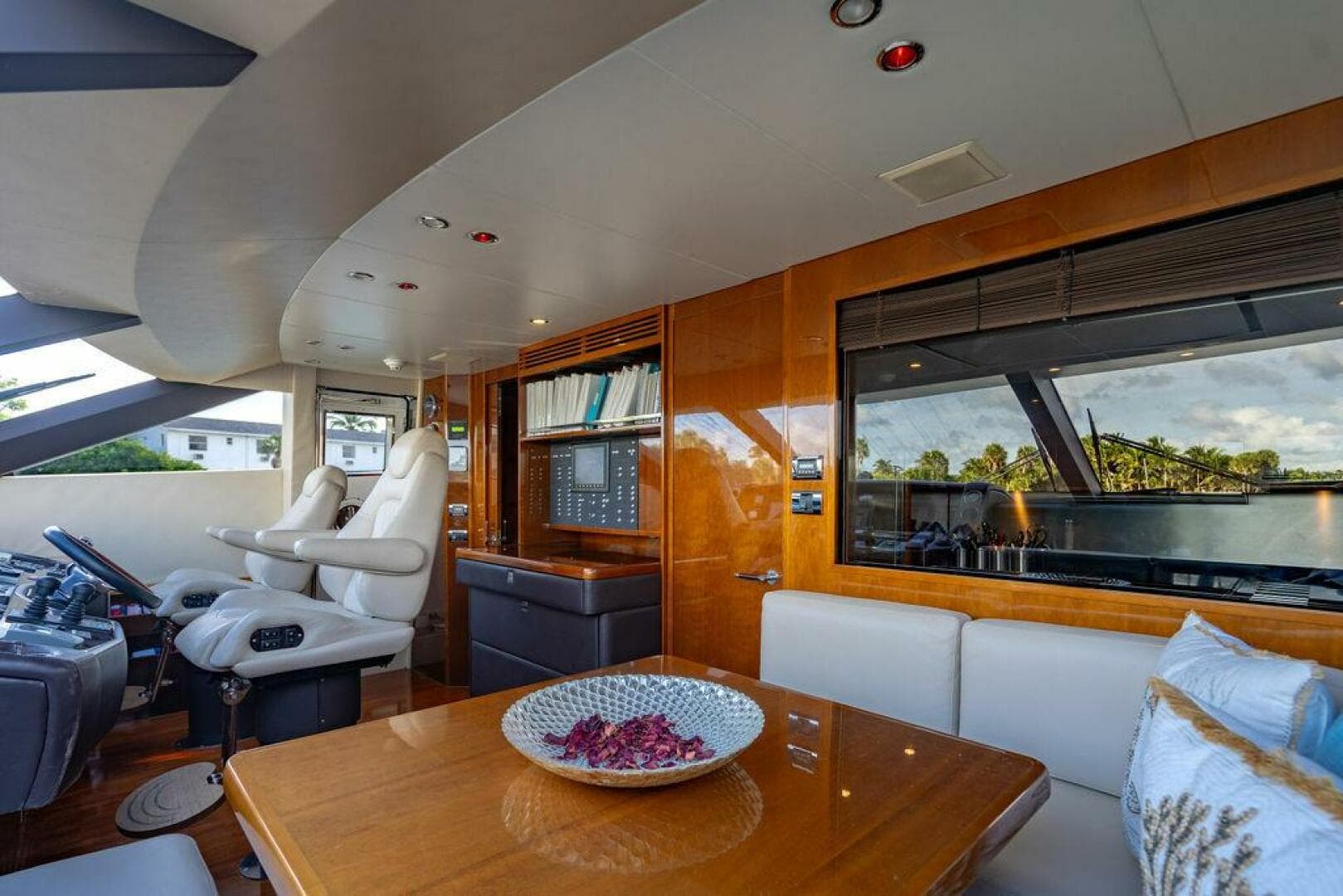 2010 Princess 95 M/y — photo 56