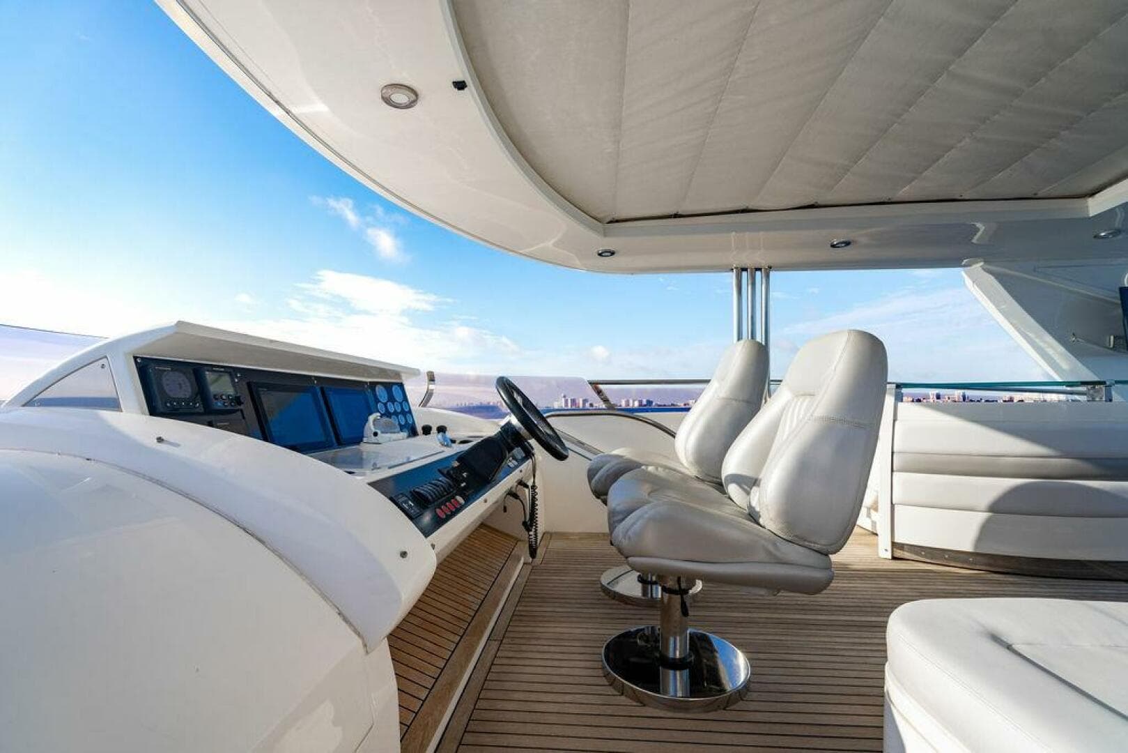 2010 Princess 95 M/y — photo 38