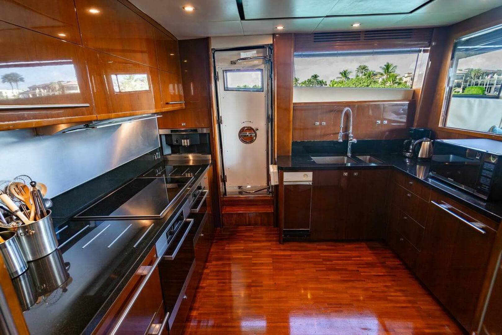 2010 Princess 95 M/y — photo 51