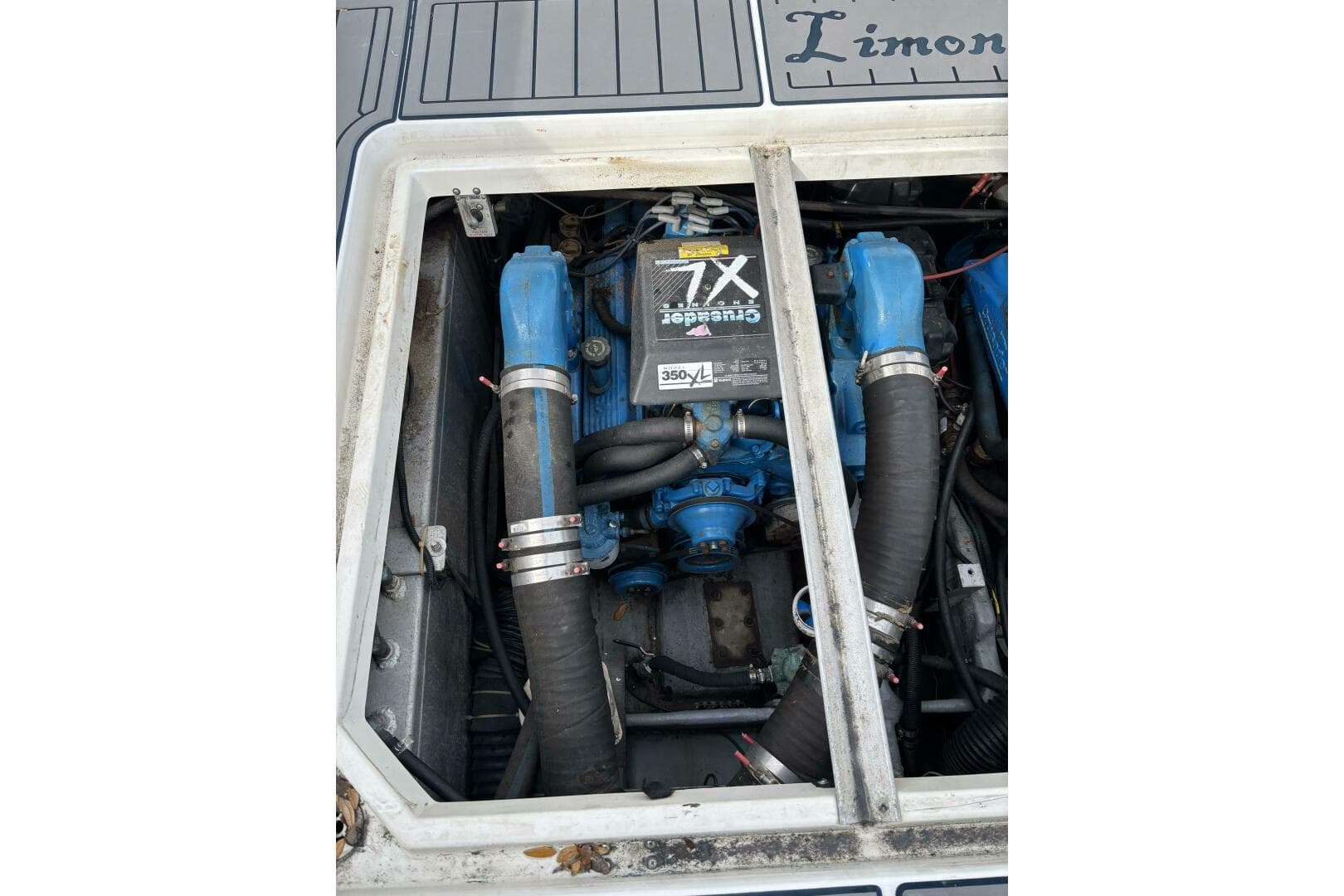 1996 Carver 320 Voyager — photo 54